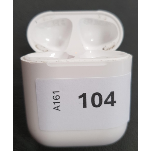 104 - APPLE AIRPODS LIGHTNING CHARGING CASE