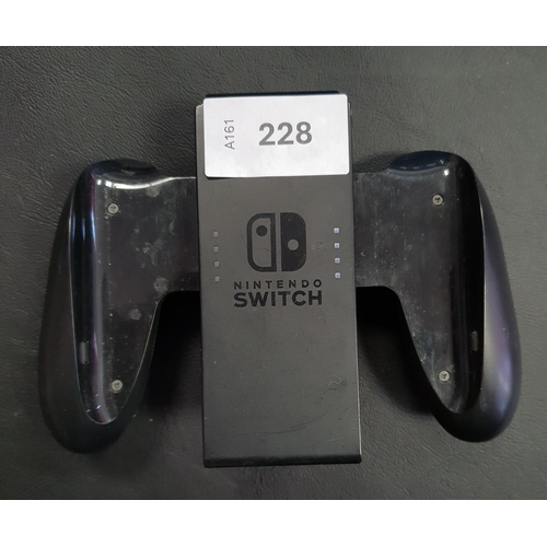 228 - NINTENDO JOYCON GRIP