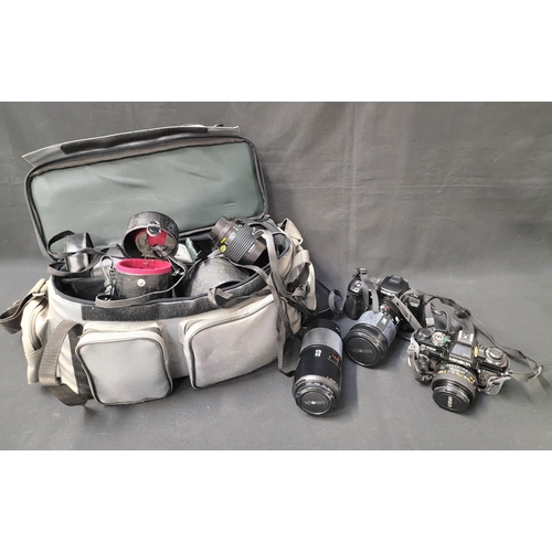 315 - ASSORTMENT OF CAMERAS, LENSES AND ACCESSORIES
including Minolta 7000, Olympus 35 rc, Minolta x700, M... 