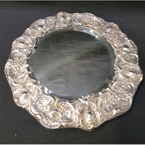 189 - ROUND SILVER EASLE MIRROR
Walker & Hall Sheffield 1903, the bevelled glass with silver frame of frui... 