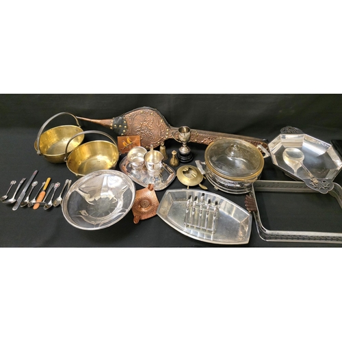 193 - SELECTION OF SILVER PLATED WARE
including octagonal footed Walker and hall tazza, a footed bowl, tro... 