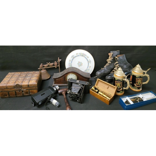 375 - SELECTION OF COLLECTABLES
consisting of a brass pocket microscope in box, pair of ceramic beer stein... 