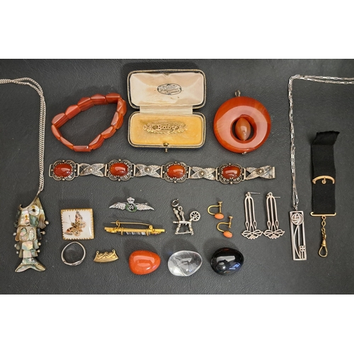 171 - GOOD SELECTION OF SILVER AND OTHER VINTAGE JEWELLERY
including an agate set 800 silver bracelet, an ... 