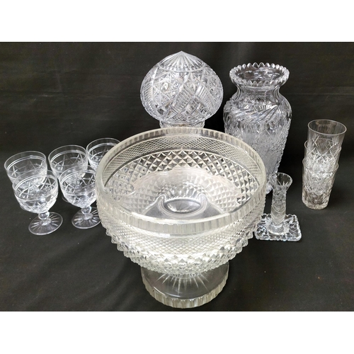 226 - ASSORTMENT OF CRYSTAL AND  CUT GLASS
including large faceted cut footed punch bowl, 28cm diameter, c... 