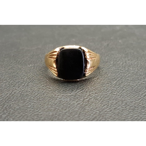 153 - BLACK AGATE SIGNET RING
on nine carat gold shank with decorative ribbed shoulders, ring size S-T and... 