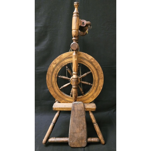 349 - ANTIQUE OAK SPINNING WHEEL 
47 x 93 x 24cm