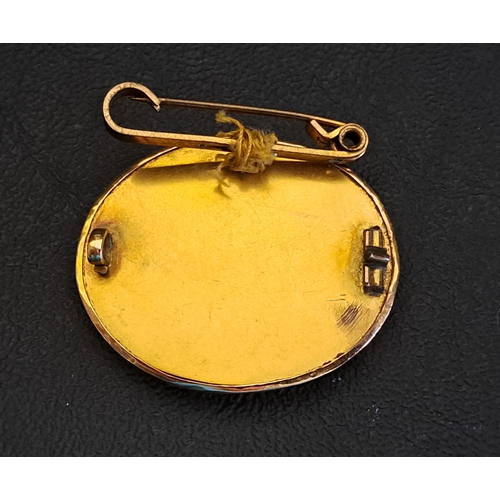 40 - VICTORIAN GOLD MOUNTED OVAL MICROMOSAIC BROOCH/PENDANT
depicting the Doves of Pliny, in unmarked gol... 