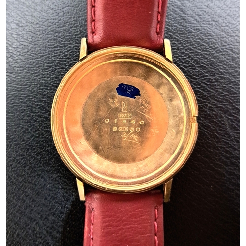14 - GENTLEMAN'S ROAMER LIME LIGHT NINE CARAT GOLD CASED WRISTWATCH
the dial with baton markers and date ... 
