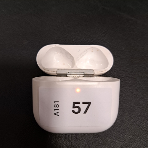 57 - APPLE AIRPODS 4 CHARGING CASE