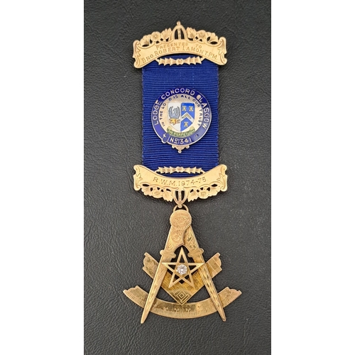 473 - WHITE GEM SET GOLD MASONIC JEWEL
the top bar engraved 'Presented to Bro. Robert Lamont.P.M.' and the... 