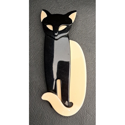165 - LEA STEIN QUARRELSOME CAT BROOCH
in contrasting black and cream, marked 'LEA STEIN PARIS' to pin, ap... 