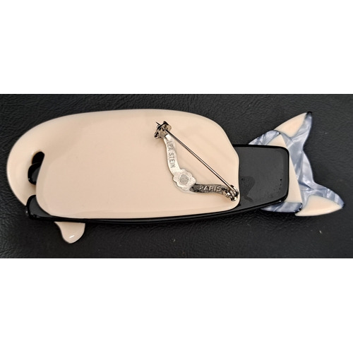 165 - LEA STEIN QUARRELSOME CAT BROOCH
in contrasting black and cream, marked 'LEA STEIN PARIS' to pin, ap... 
