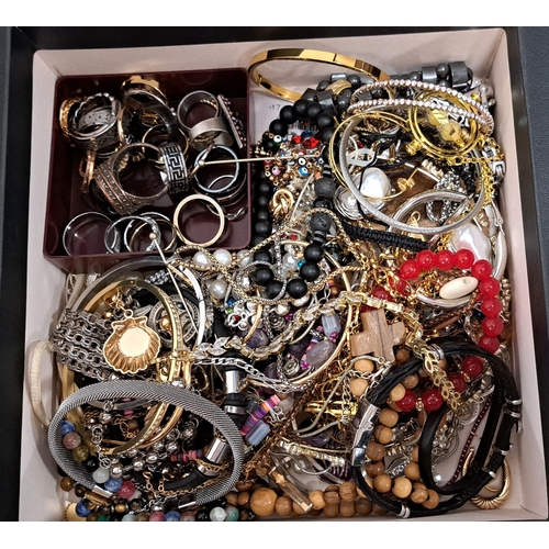 47 - SELECTION OF COSTUME JEWELLERY
including rings, bracelets, bangles, pendants, etc., 1 box