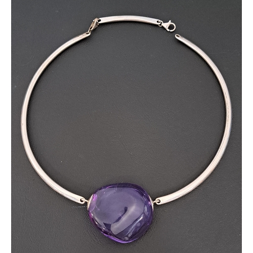 33 - BACCARAT PARMA VIOLET CRYSTAL CHOKER NECKLACE
on silver choker necklace, with extender section
