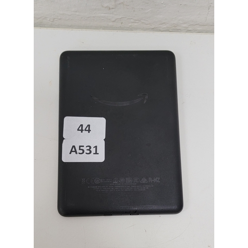 44 - AMAZON KINDLE BASIC 3/ MODEL: J9G29R- BLACK