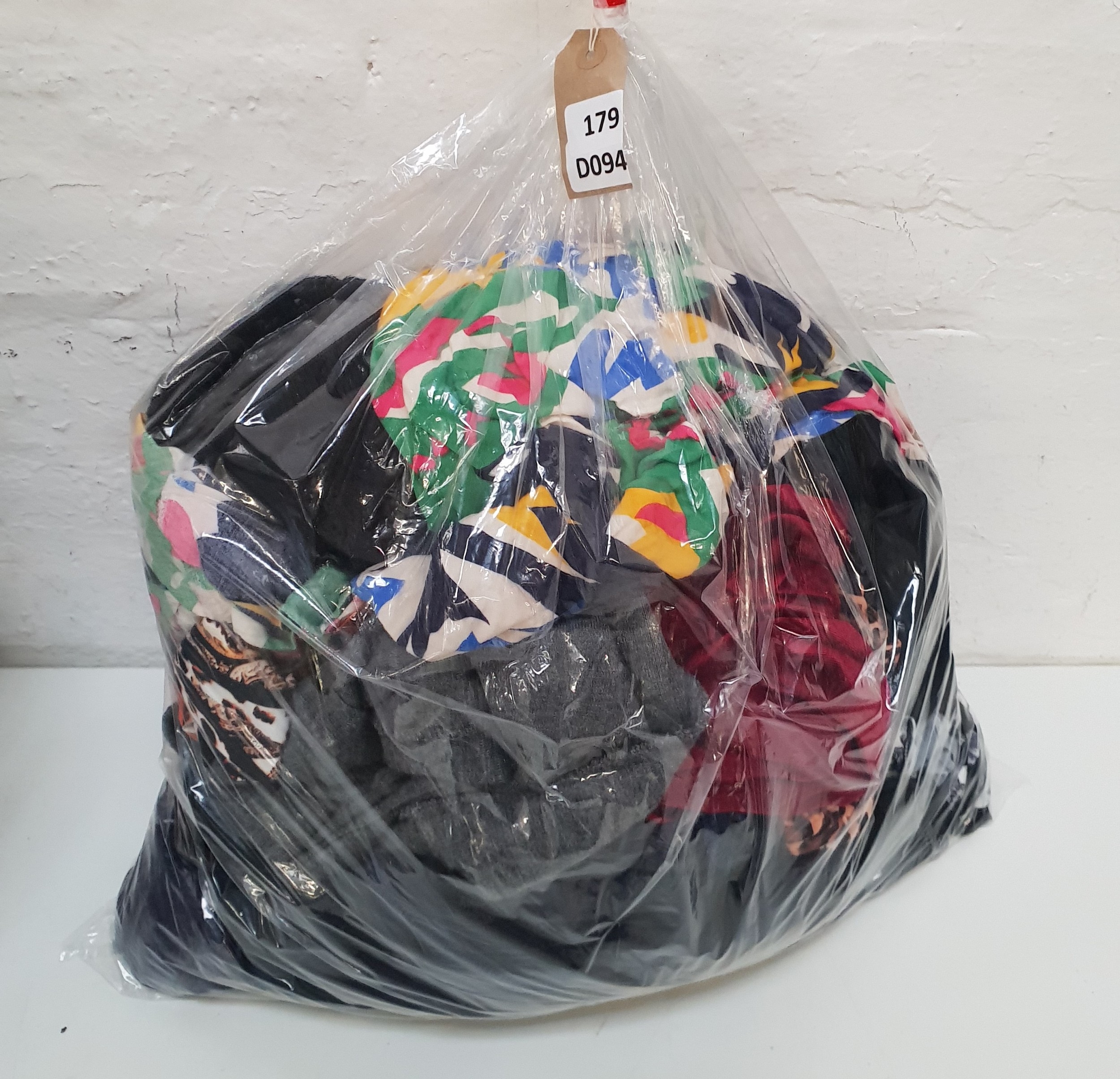 ONE BAG OF MAINLY LADIES CLOTHING ITEMS