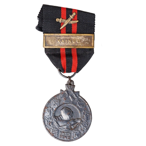 62 - A Commemorative Medal of the Winter War 1939-1940 years and a Brothers in Arms Front Badge from the ... 