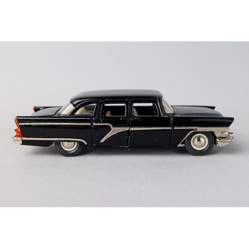 36 - Chaika (Seagull) GAZ-13, Sedan, Black