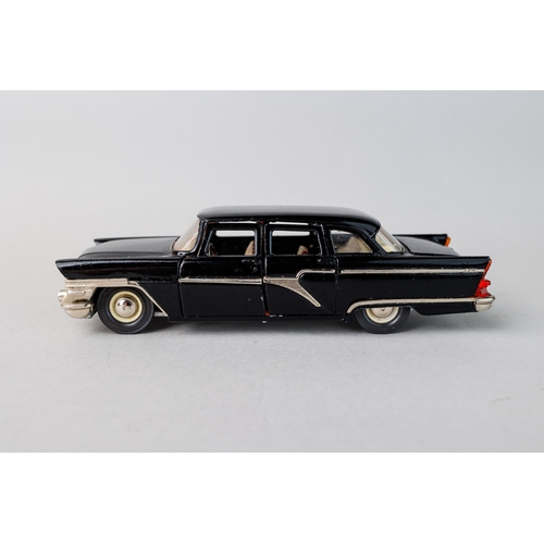 36 - Chaika (Seagull) GAZ-13, Sedan, Black