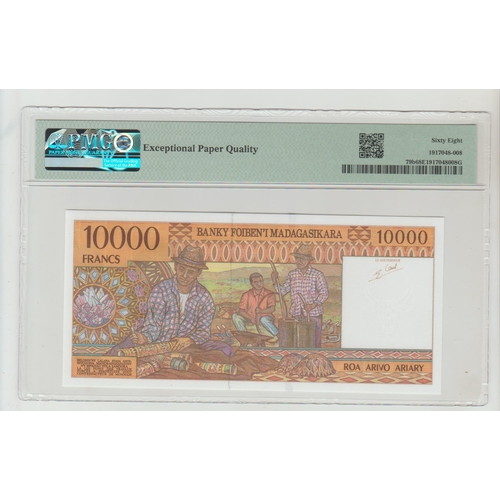 492 - Madagascar, Banky Foiben'i Pick# 79b ND (1995) 10,000 Francs = 2000 Ariary S/N B48506456 - Wmk: Zebu... 