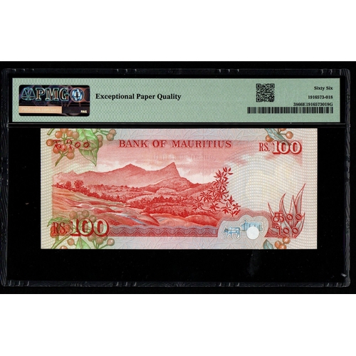 1071 - Mauritius, Bank of Mauritius
Pick# 38 ND (1986) 100 Rupees - Printer: BWC
S/N A/1 024215 - Wmk: Dodo... 