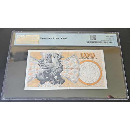 732 - Denmark, Nationalbank Pick# 61g 2007 100 Kroner - Wmk: C. Nielsen S/N C7071N 053685N - Serial Number... 