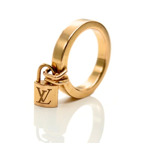 21 - A Padlock Ring by Louis Vuitton

The 18ct gold ring by Louis Vuitton is held together with the iconi... 