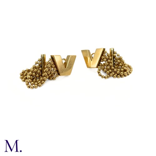 60 - A Pair of 18ct Gold Earclips by Versace

The 18ct yellow gold earclips by Versace have the iconic 'V... 