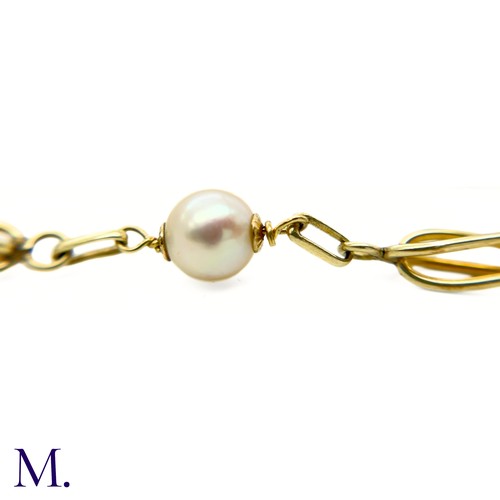 71 - A Pearl Bracelet

The 14ct yellow gold fancy link bracelet is punctuated with four cultured pearls.
... 