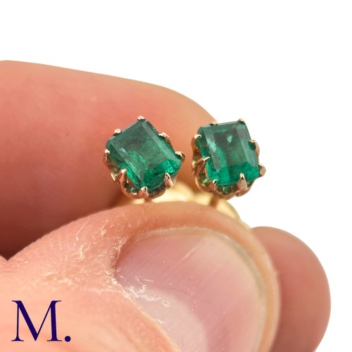 82 - A Pair of Emerald Stud Earrings

The stud earrings are each set with 0.40ct deep green emeralds.  Th... 