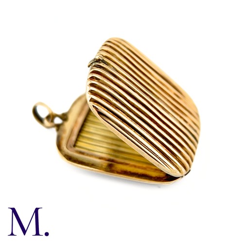 16 - An Antique Fluted Gold Locket

The 9ct yellow gold rectangular locket has a pleasant ridged design 
... 