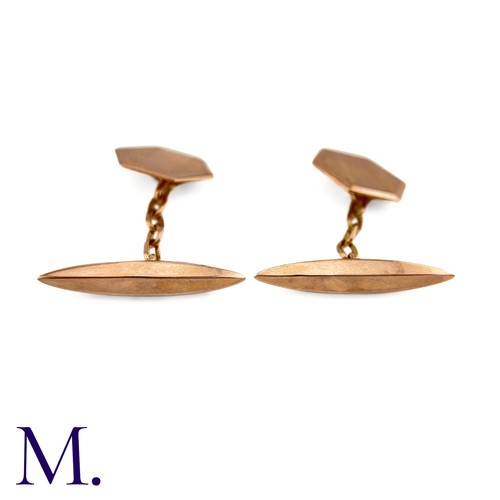 21 - NO RESERVE - A Pair of Rose Gold Cufflinks

The 9ct rose gold hexagonal cufflinks are secured with t... 