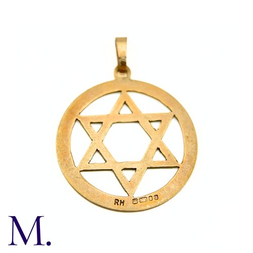 41 - NO RESERVE - A Star of David Pendant

The Star of David pendant is hallmarked for 9ct gold.

Weight:... 