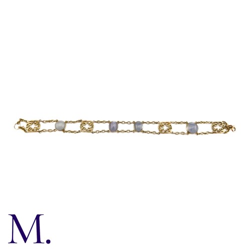 72 - A Star Sapphire Bracelet in 18k yellow gold, comprising two rows of chain set with four cabochon sta... 