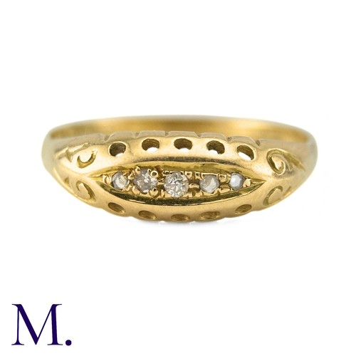 65 - An Antique Diamond Five Stone Ring in 18k yellow gold, set with round cut, rose cut and old cut diam... 