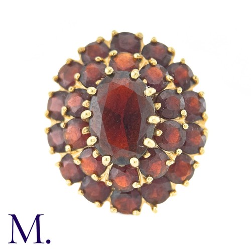 288 - NO RESERVE - A Garnet Cluster Ring in 18k yellow gold, designed as a central oval cut garnet surroun... 