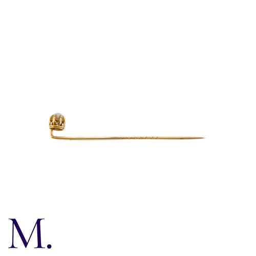 21 - NO RESERVE - A Stick Pin in yellow gold, the terminal a claw set pearl. (Unmarked but tests indicate... 