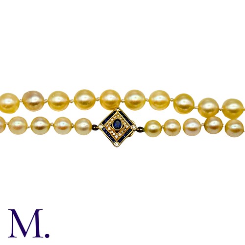 39 - A Pearl Necklace in 18k yellow gold, comprising a single strand of graduating pearls ranging from ap... 