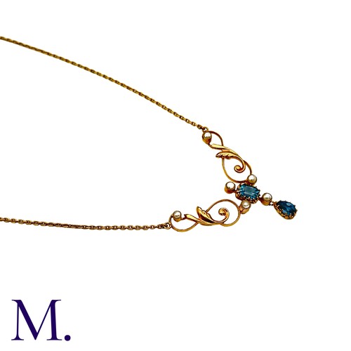 40 - An Aquamarine And Pearl Necklace in 15k yellow gold, set with a step cut aquamarine and pearls suspe... 