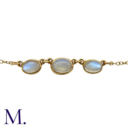 212 - A Moonstone Necklace in 9k yellow gold, set with three cabochon moonstone. Stamped 375 for 9 carat g... 