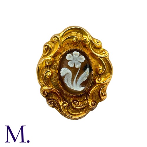 15 - A Sardonyx Mourning Brooch in yellow gold, set with a carved hardstone depicting a Forget-Me-Knot fl... 