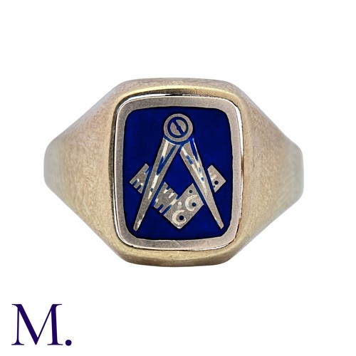 16 - A Masonic Swivel Ring in yellow gold, the signet ring with blue enamel set with gold square and comp... 