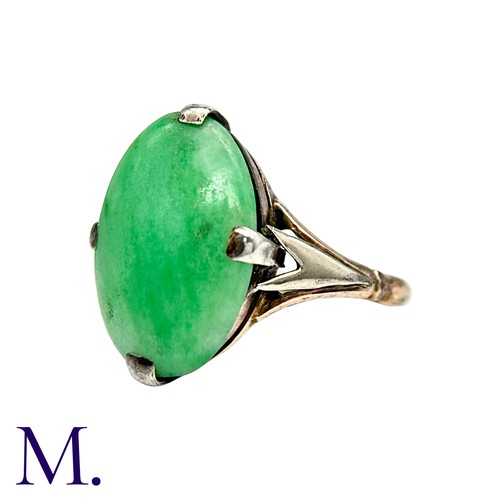 11 - A Jade Ring in 9k yellow gold, set with a cabochon piece of jade. Stamped 9ct.

Size:O1/2
Weight: 3.... 