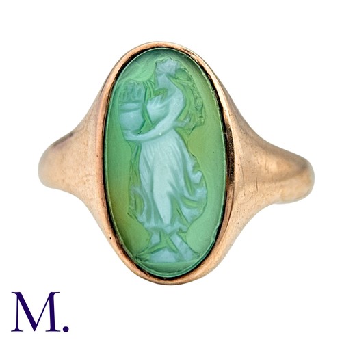 34 - A Cameo Ring in 9k yellow gold, set with a carved green cameo depicting a woman in profile. Hallmark... 
