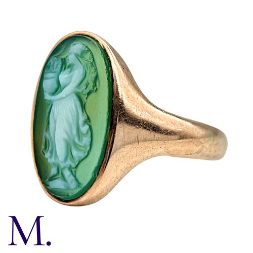 34 - A Cameo Ring in 9k yellow gold, set with a carved green cameo depicting a woman in profile. Hallmark... 