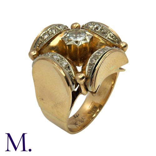 210 - A Diamond Retro Ring in 18K yellow gold, set with a round cut diamond to the centre with rose cut di... 