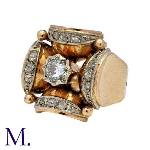 210 - A Diamond Retro Ring in 18K yellow gold, set with a round cut diamond to the centre with rose cut di... 