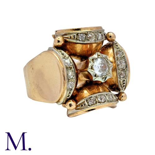 210 - A Diamond Retro Ring in 18K yellow gold, set with a round cut diamond to the centre with rose cut di... 