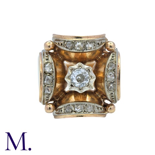 210 - A Diamond Retro Ring in 18K yellow gold, set with a round cut diamond to the centre with rose cut di... 