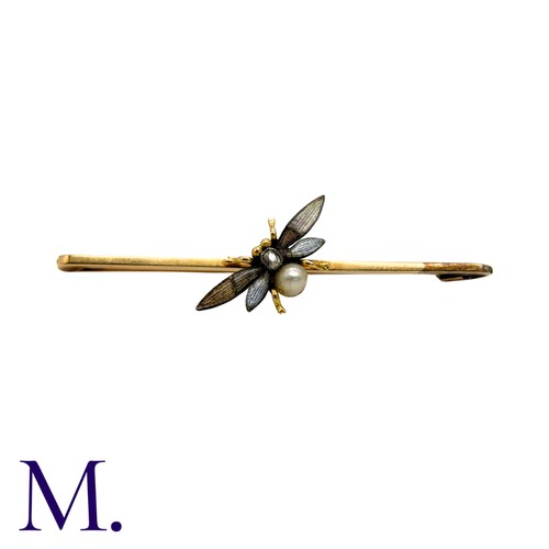 200 - An Insect Bar Brooch in 15K yellow gold, depicting a winged insect with natural pearl and old cut di... 